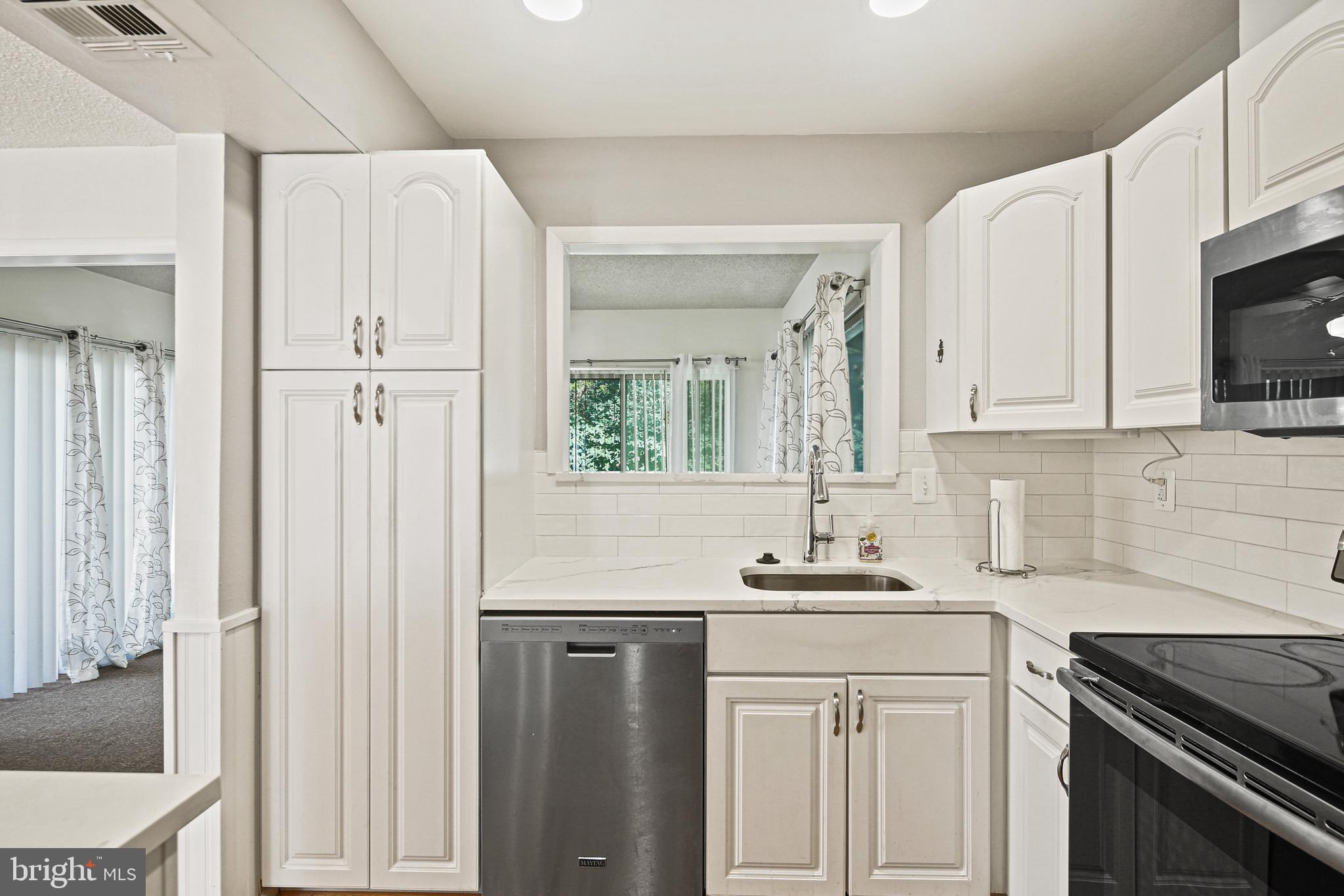 LEISURE WORLD - Residential