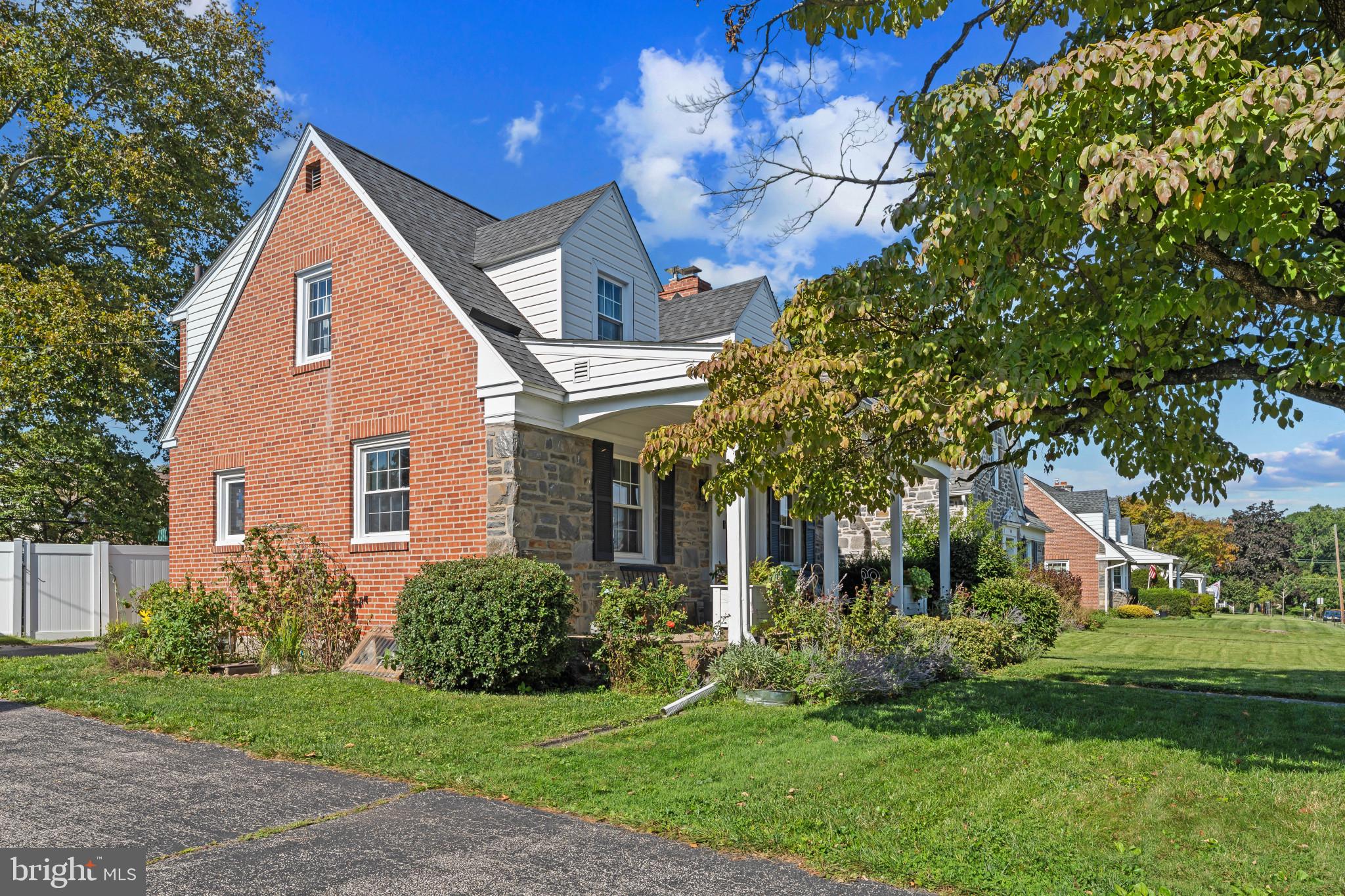 442 THATCHER ROAD