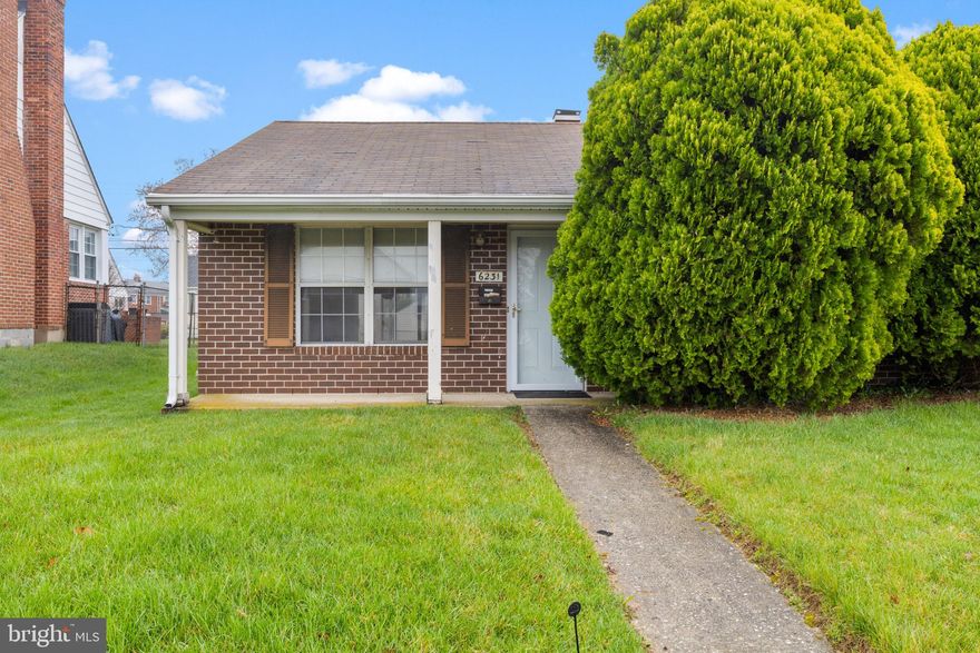 3 Bedroom/2Bath home in need of renovation.  Come make it your own, or ready for investors.  Bring your contractors.