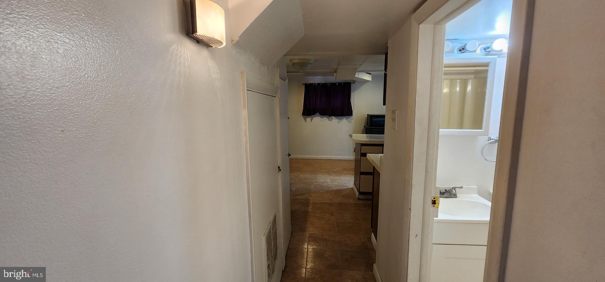 CATONSVILLE KNOLLS - Residential Lease