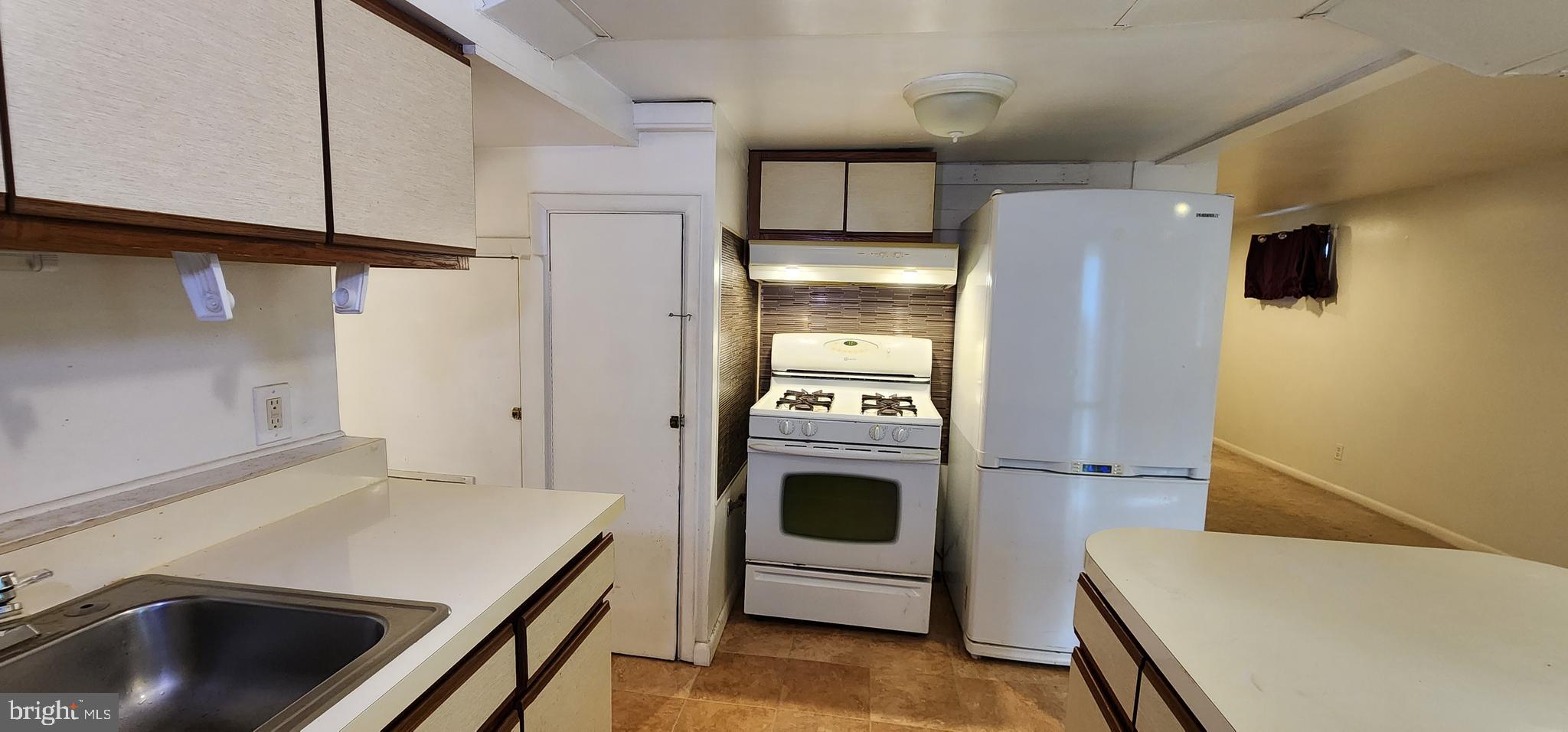 CATONSVILLE KNOLLS - Residential Lease