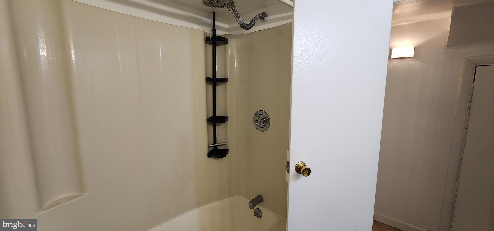 CATONSVILLE KNOLLS - Residential Lease