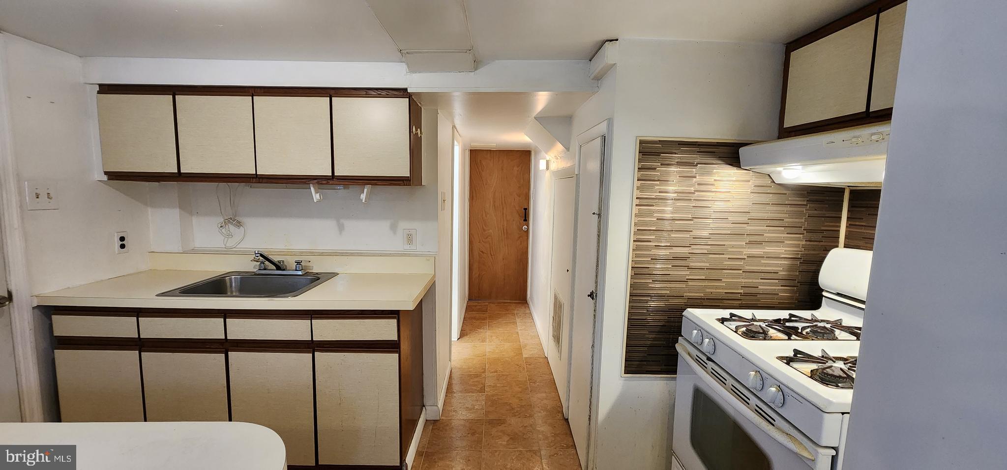 CATONSVILLE KNOLLS - Residential Lease