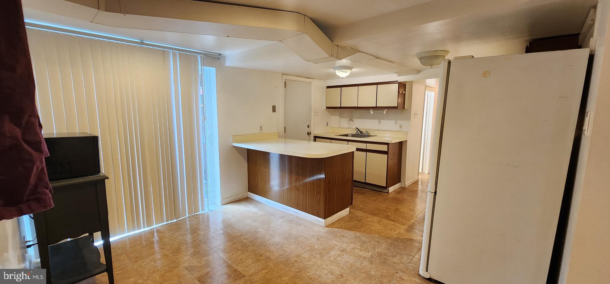 CATONSVILLE KNOLLS - Residential Lease