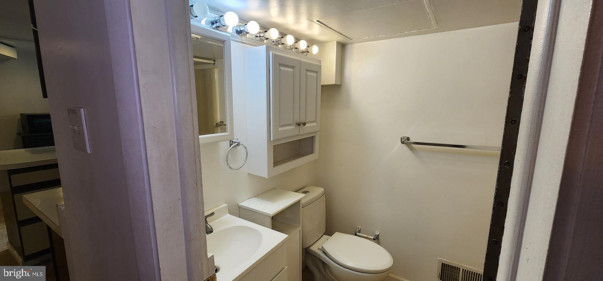 CATONSVILLE KNOLLS - Residential Lease