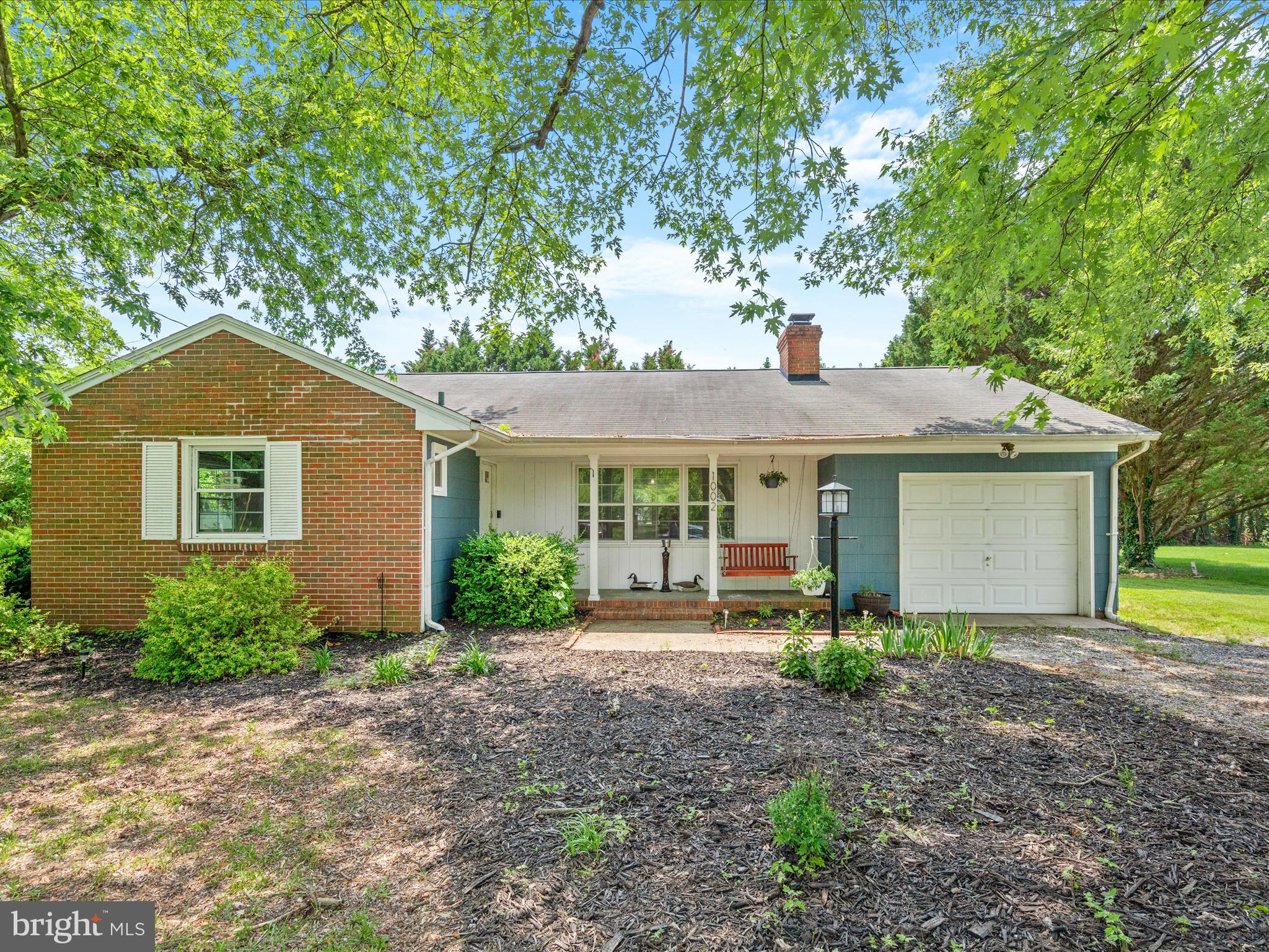1002 SHERWOOD CIRCLE