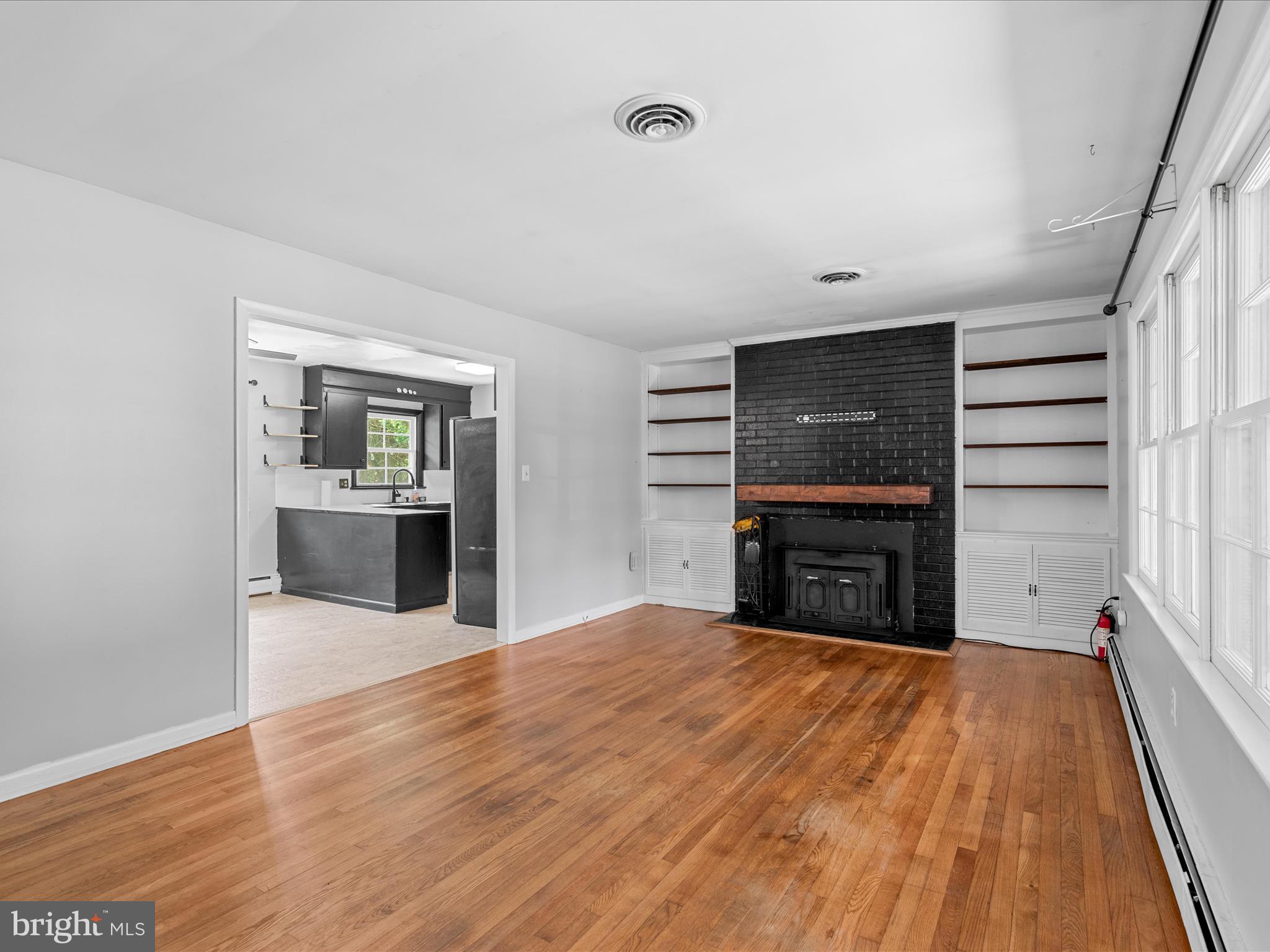1002 SHERWOOD CIRCLE