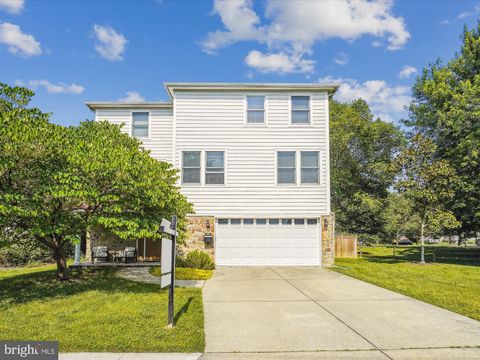 Photo of 701 N FLORIDA ST, ARLINGTON, VA 22205 (MLS # VAAR2031382)