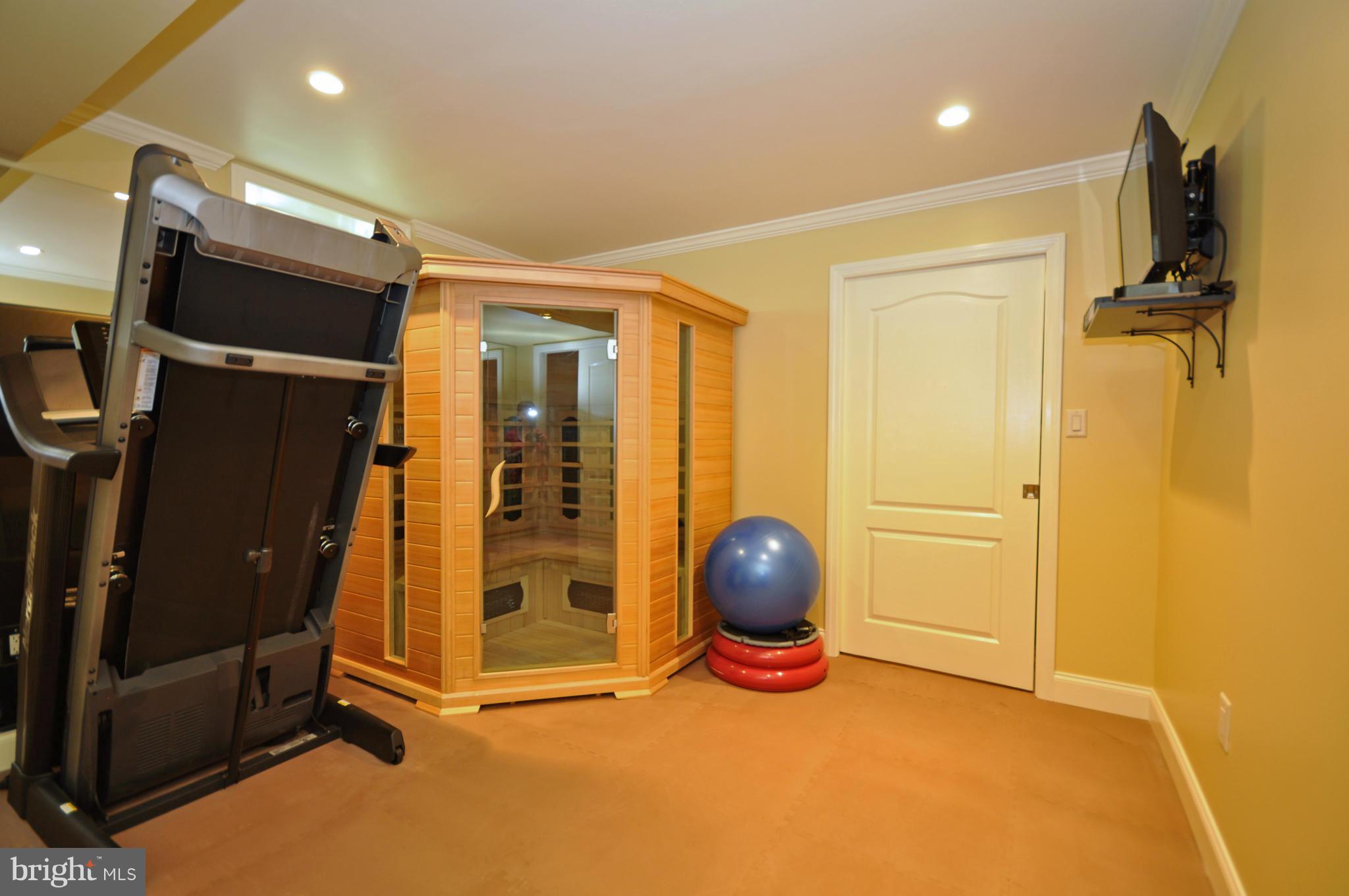 PERRY HALL - Residential