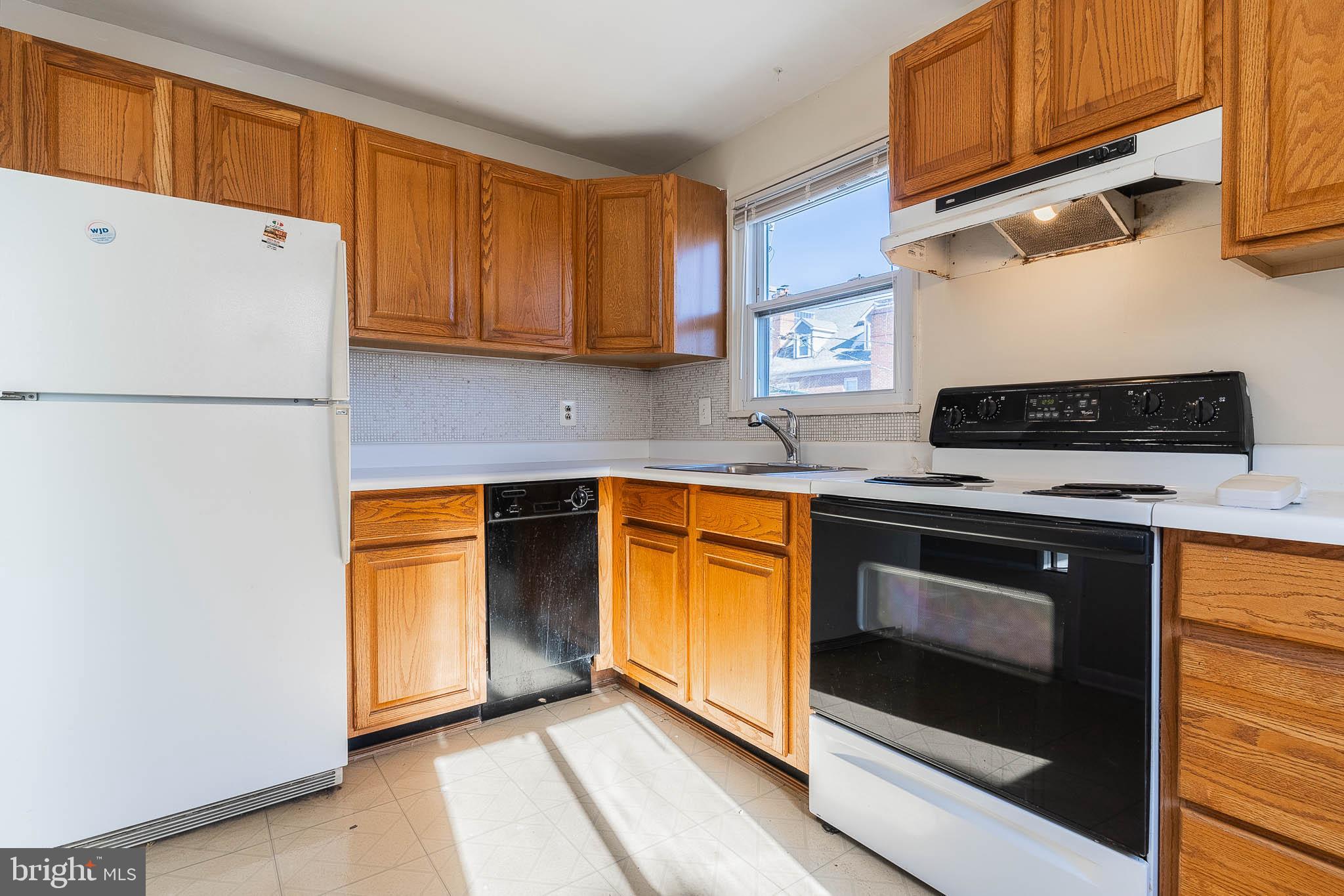 MAPLE VIEW PARK - Residential Lease