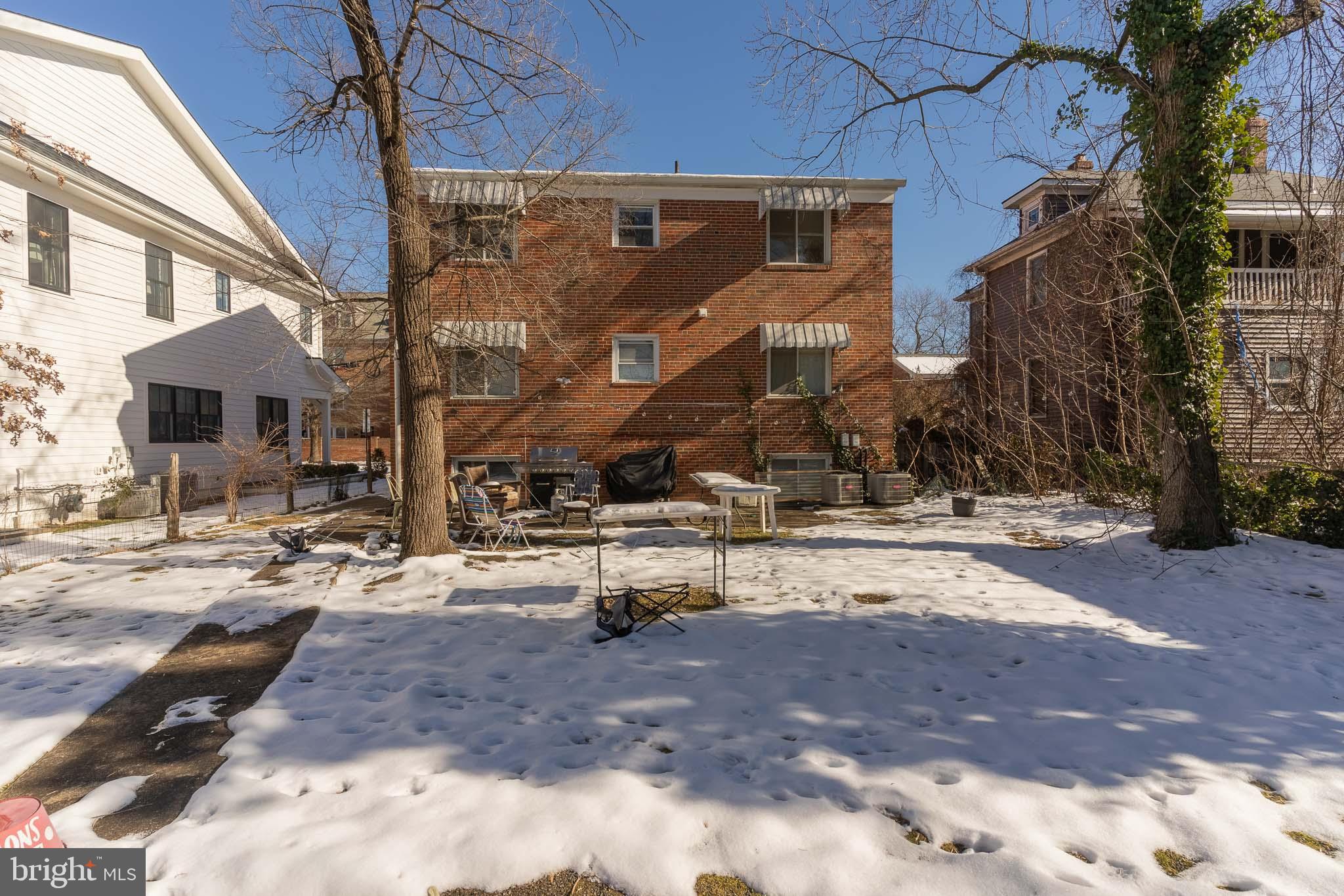 MAPLE VIEW PARK - Residential Lease