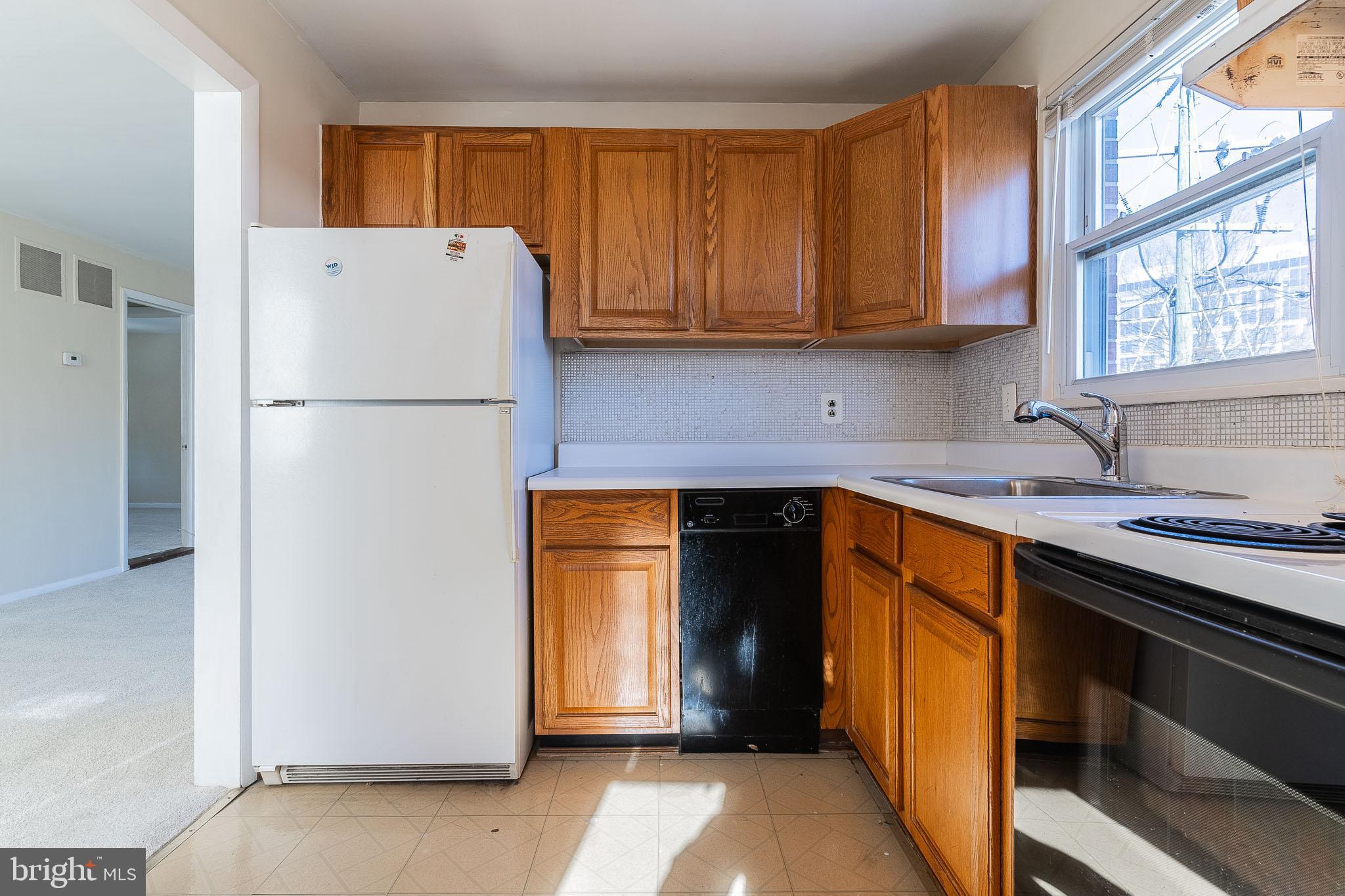 MAPLE VIEW PARK - Residential Lease