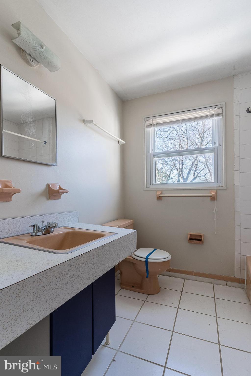 MAPLE VIEW PARK - Residential Lease