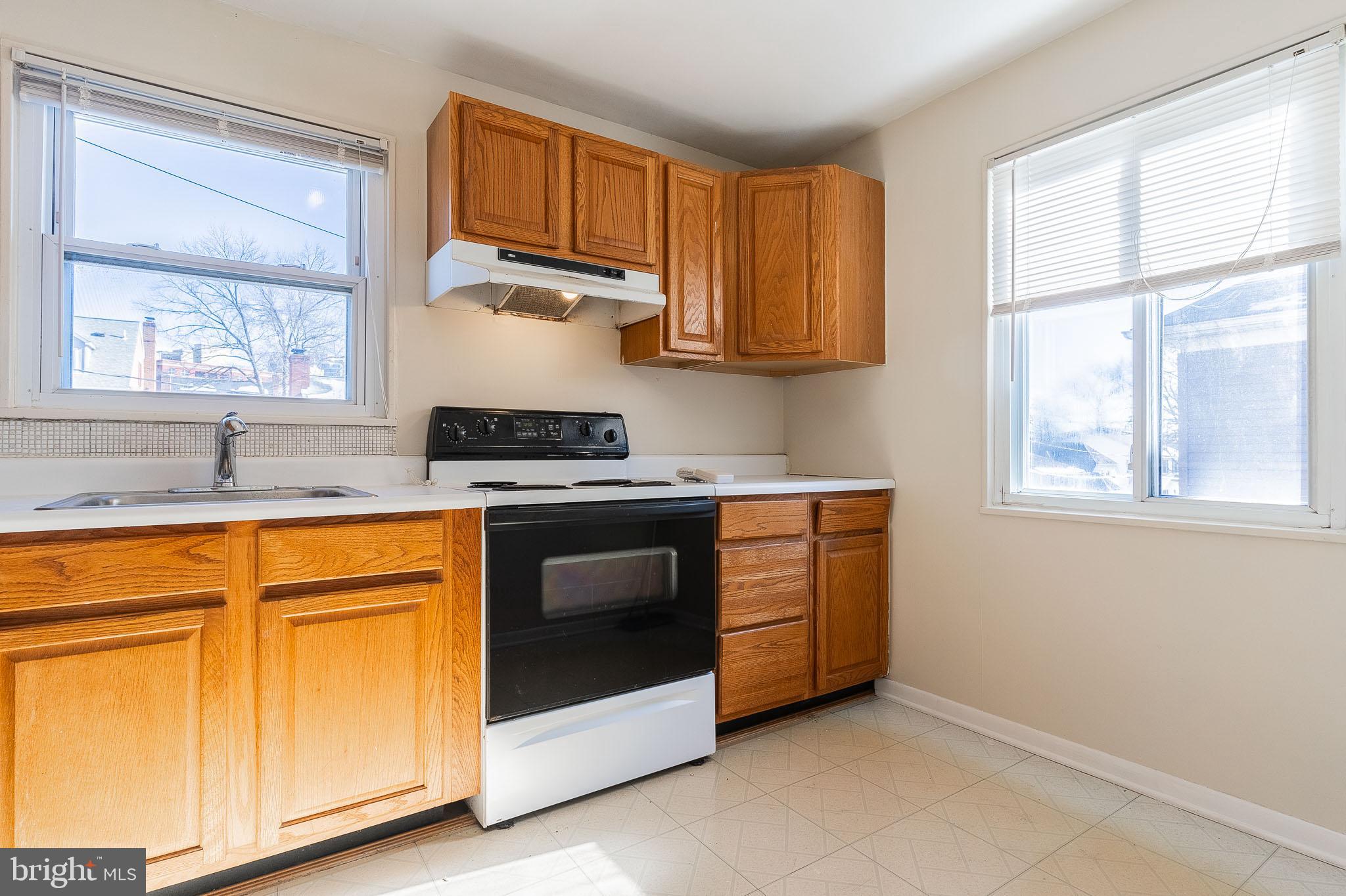 MAPLE VIEW PARK - Residential Lease