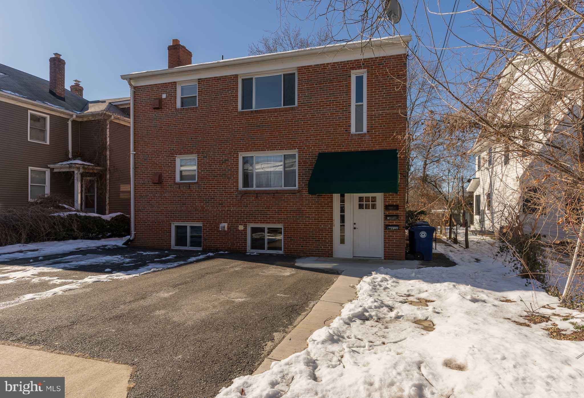 728 WAKEFIELD STREET N UPPER