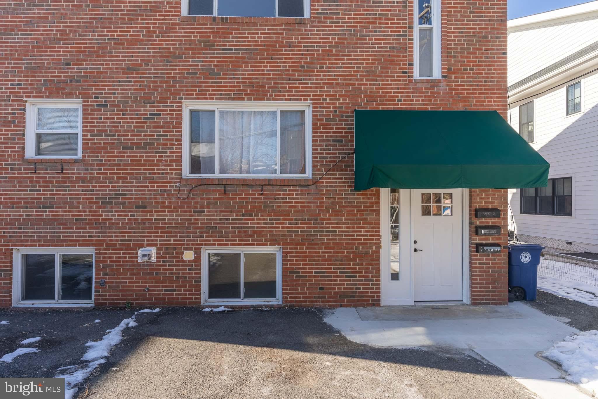 MAPLE VIEW PARK - Residential Lease