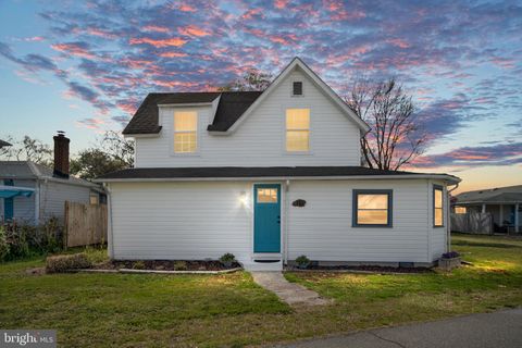 Photo of 319 Marshall Ave, COLONIAL BEACH, VA 22443 (MLS # VAWE2010762)