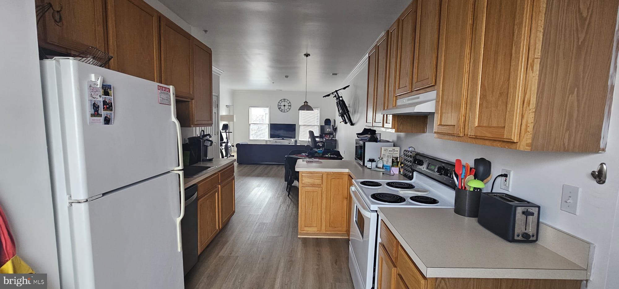 LAKELANDS - Residential Lease