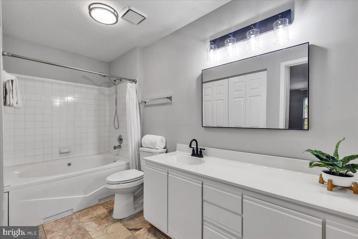 ASHLAR HILL - Residential