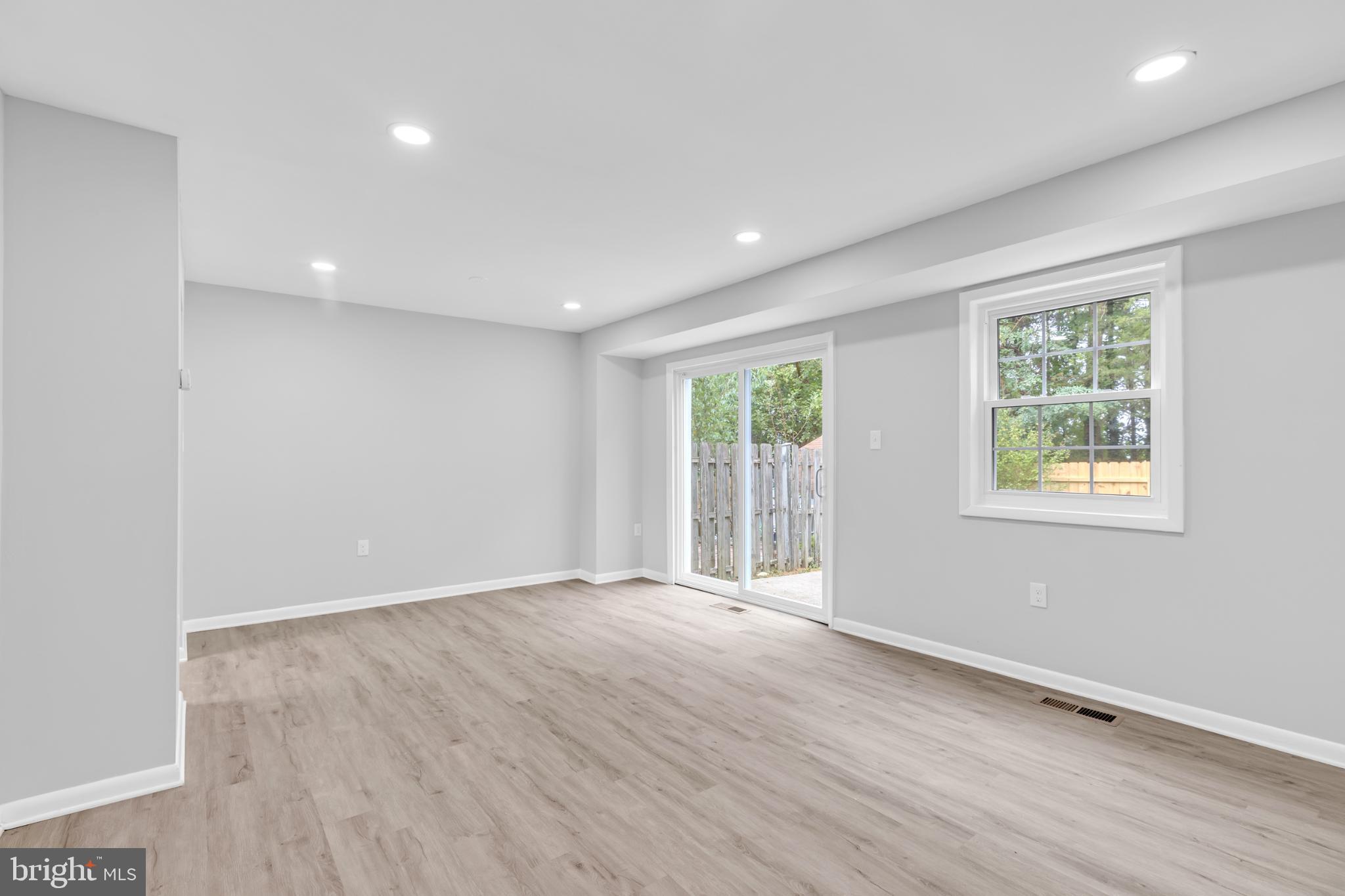 SOUTHGATE WOODS TOWNHOUSES - Residential