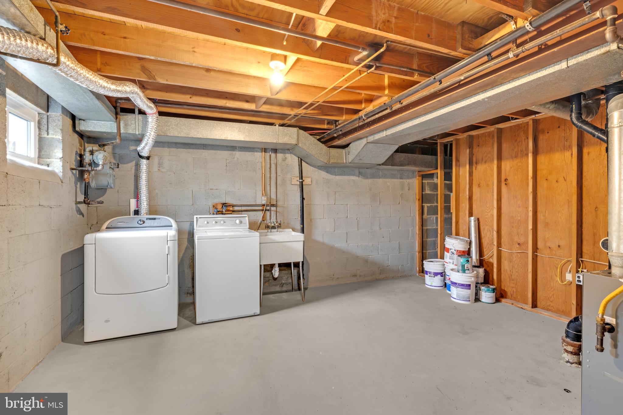 SOUTHGATE WOODS TOWNHOUSES - Residential