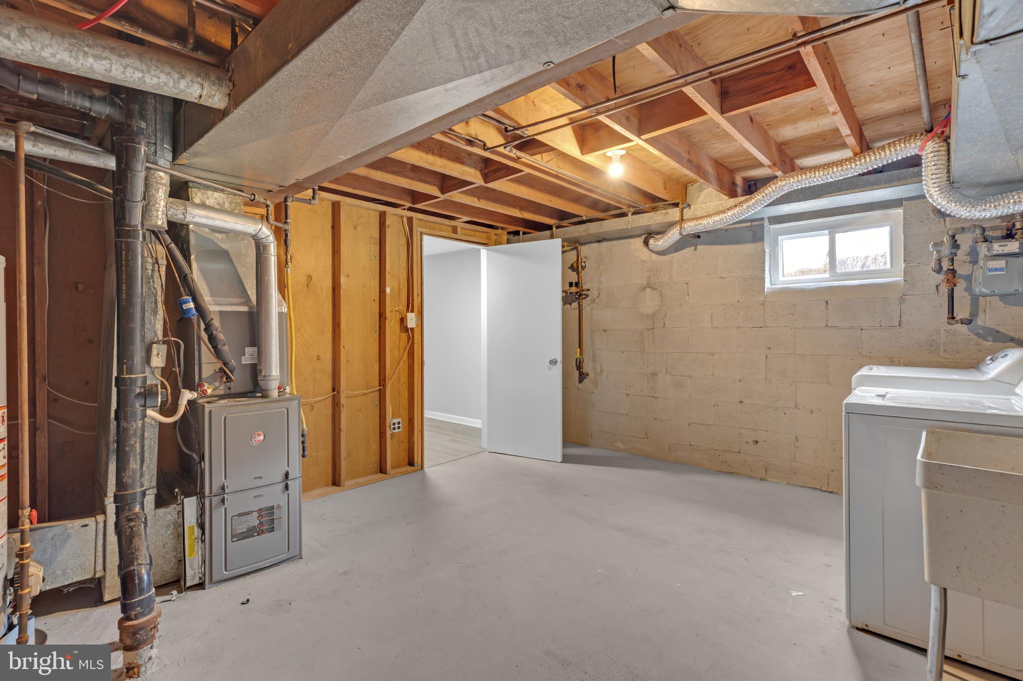 SOUTHGATE WOODS TOWNHOUSES - Residential