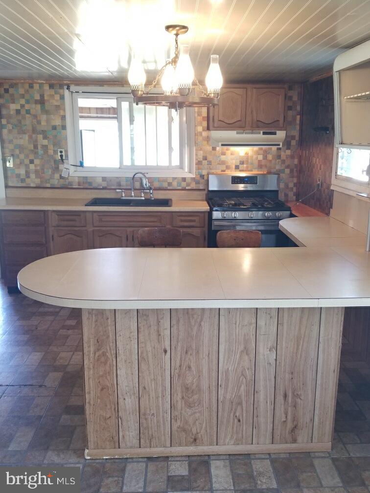 CRYSTAL BEACH MANOR - Residential