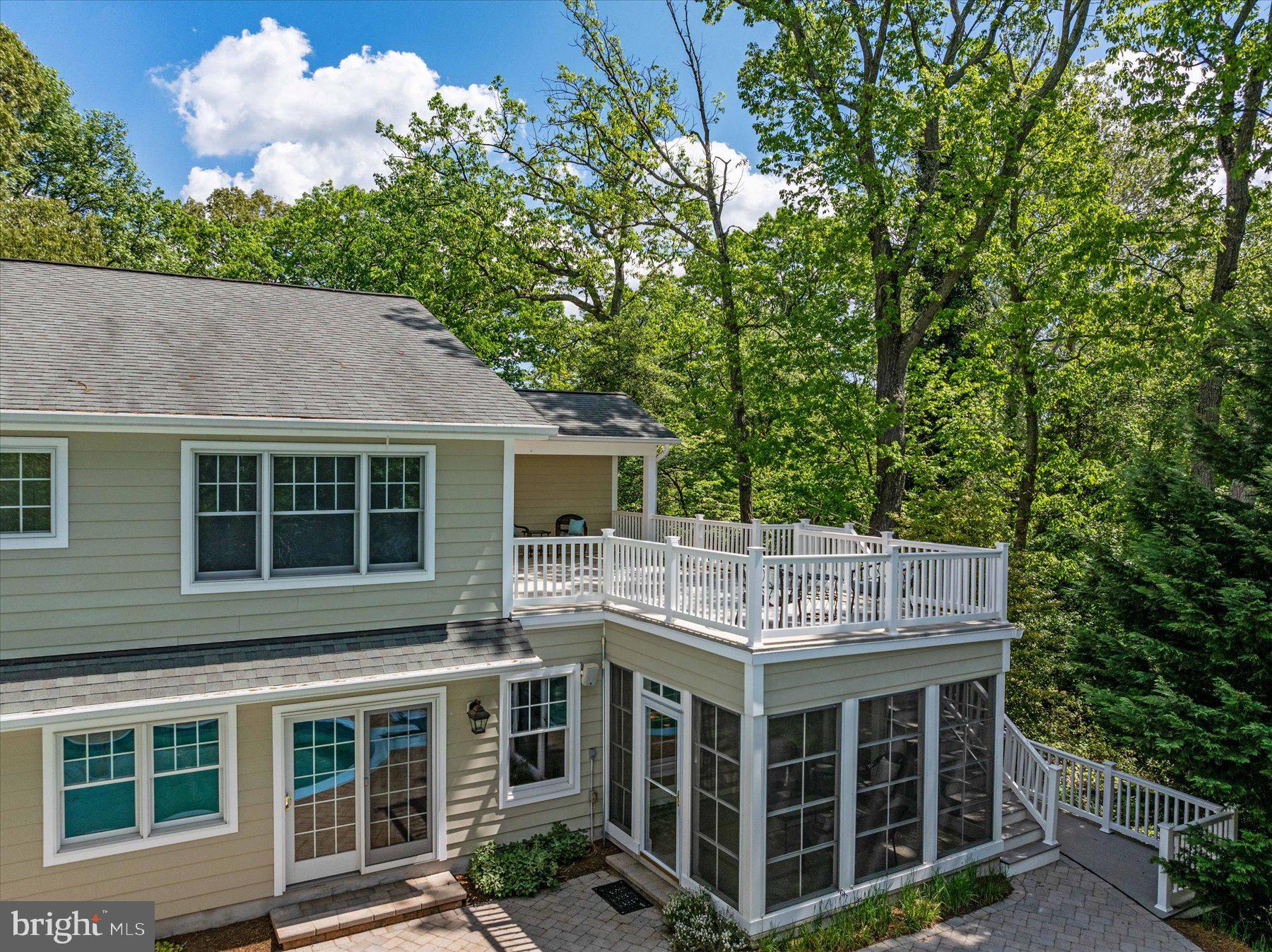 HOLLY POINT - Residential