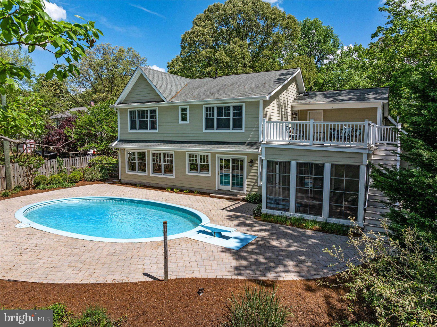 HOLLY POINT - Residential