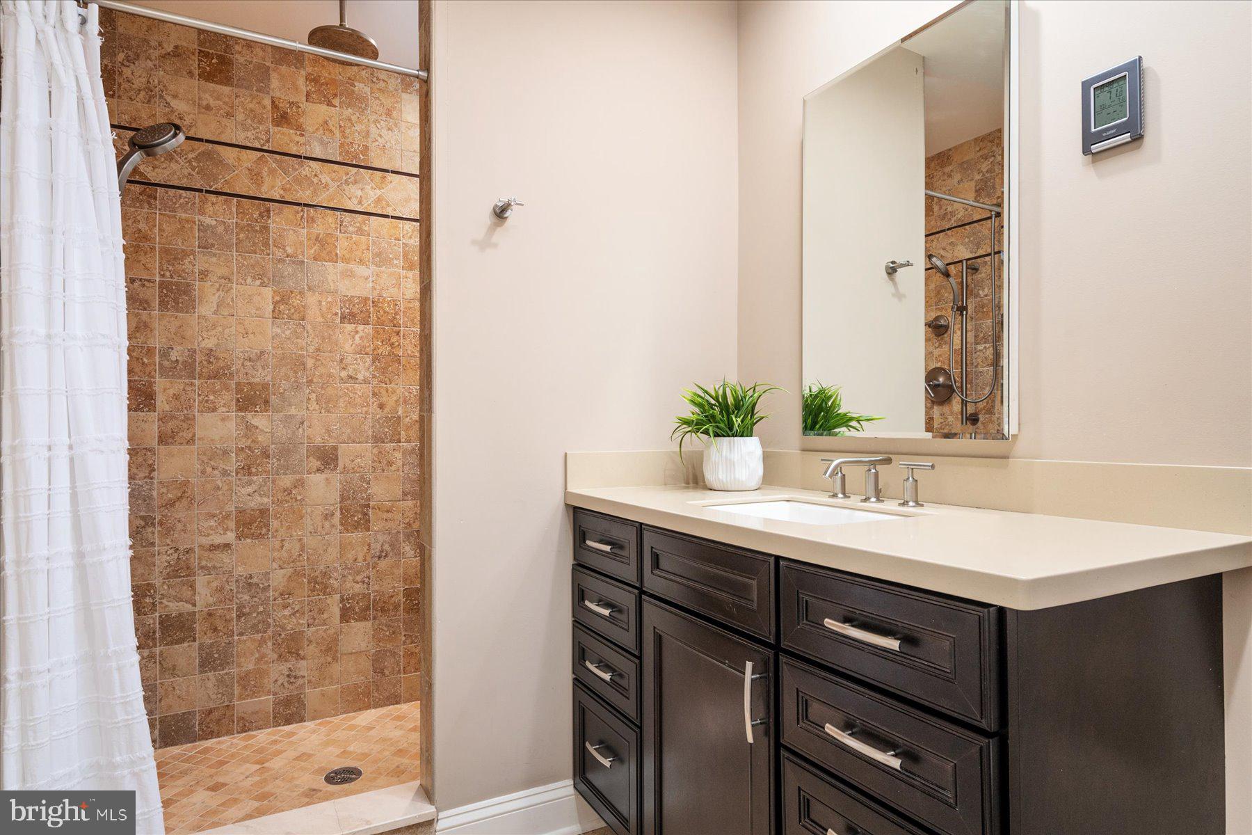 HOLLY POINT - Residential