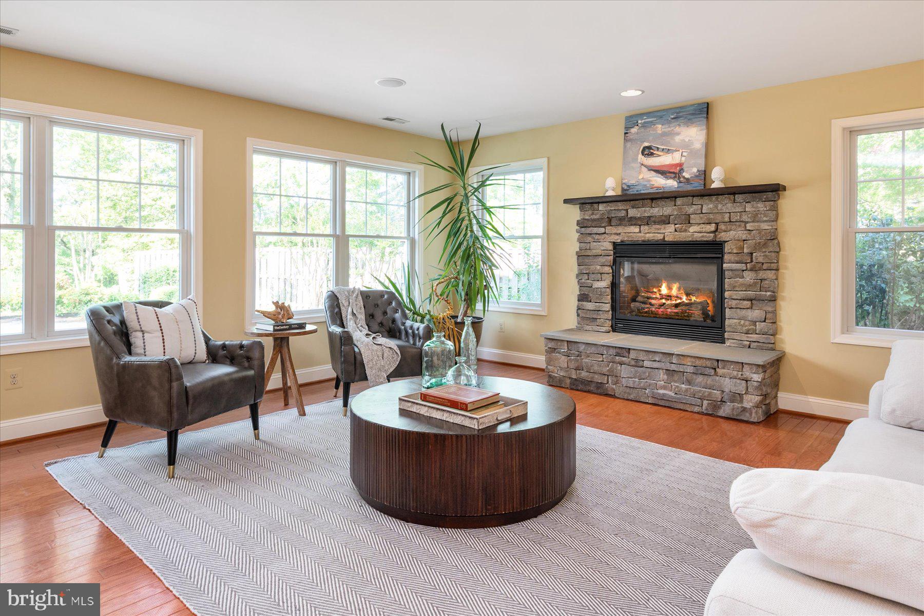 HOLLY POINT - Residential