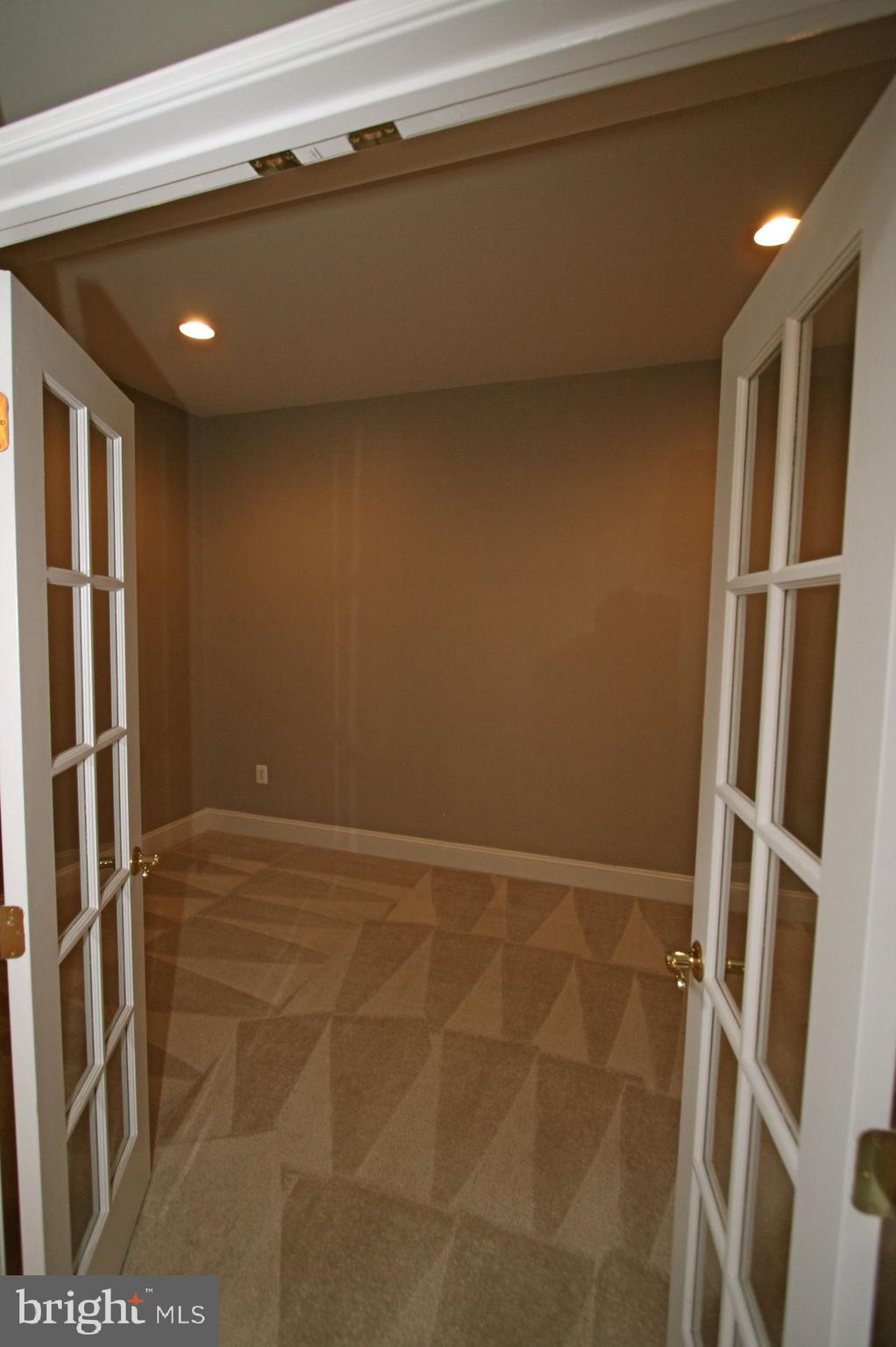 RIVER CREEK - Residential Lease