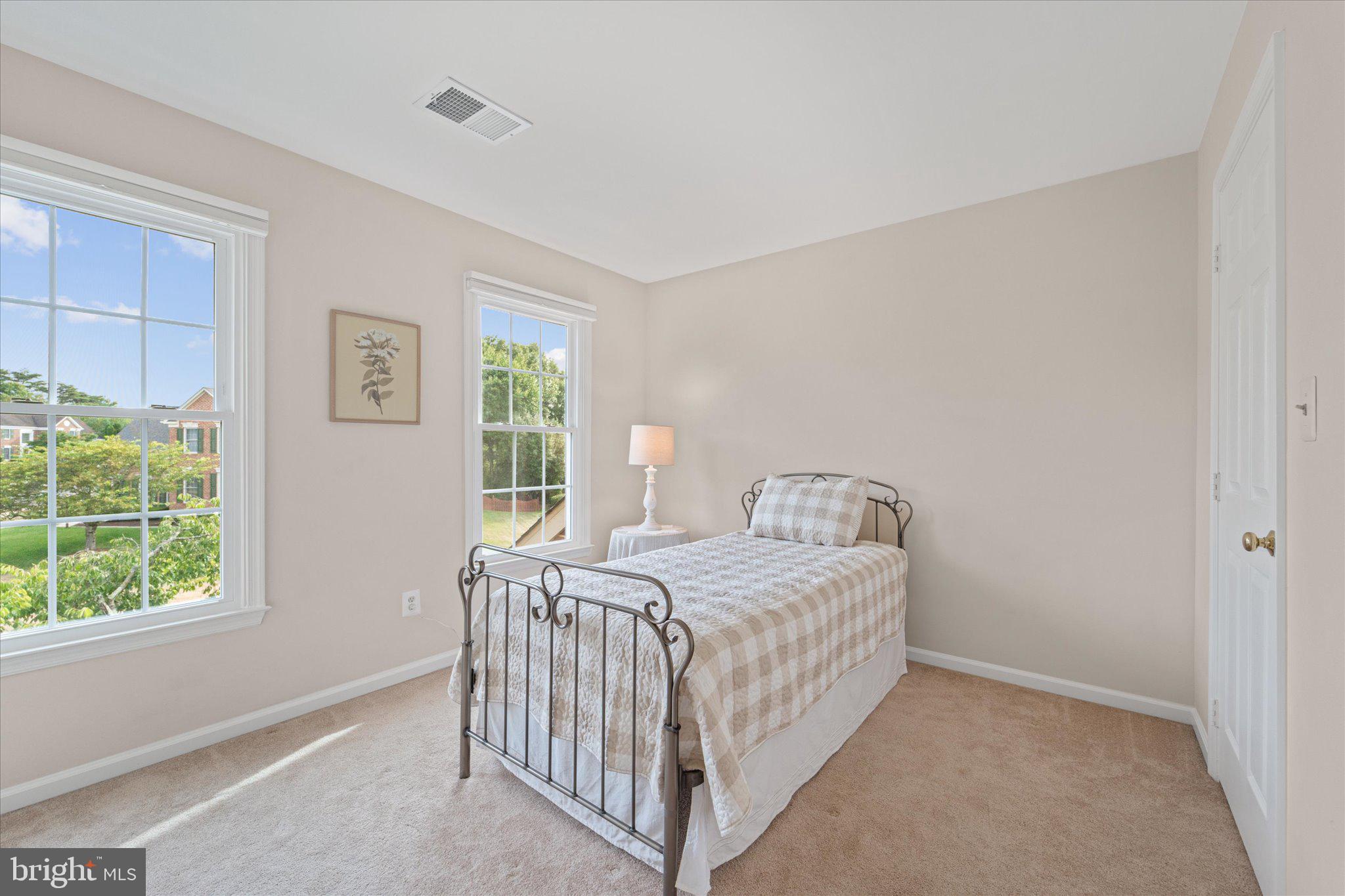 HAWTHORNE FOREST - Residential