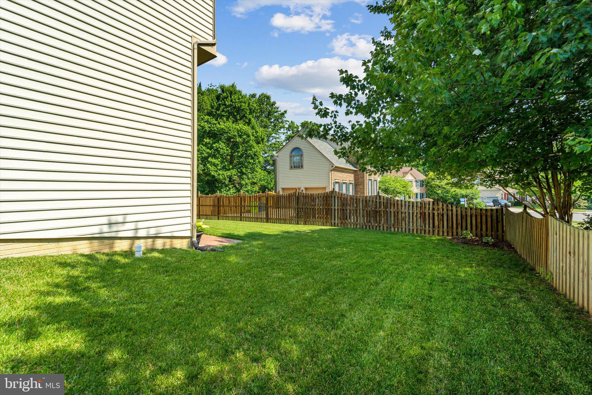 HAWTHORNE FOREST - Residential