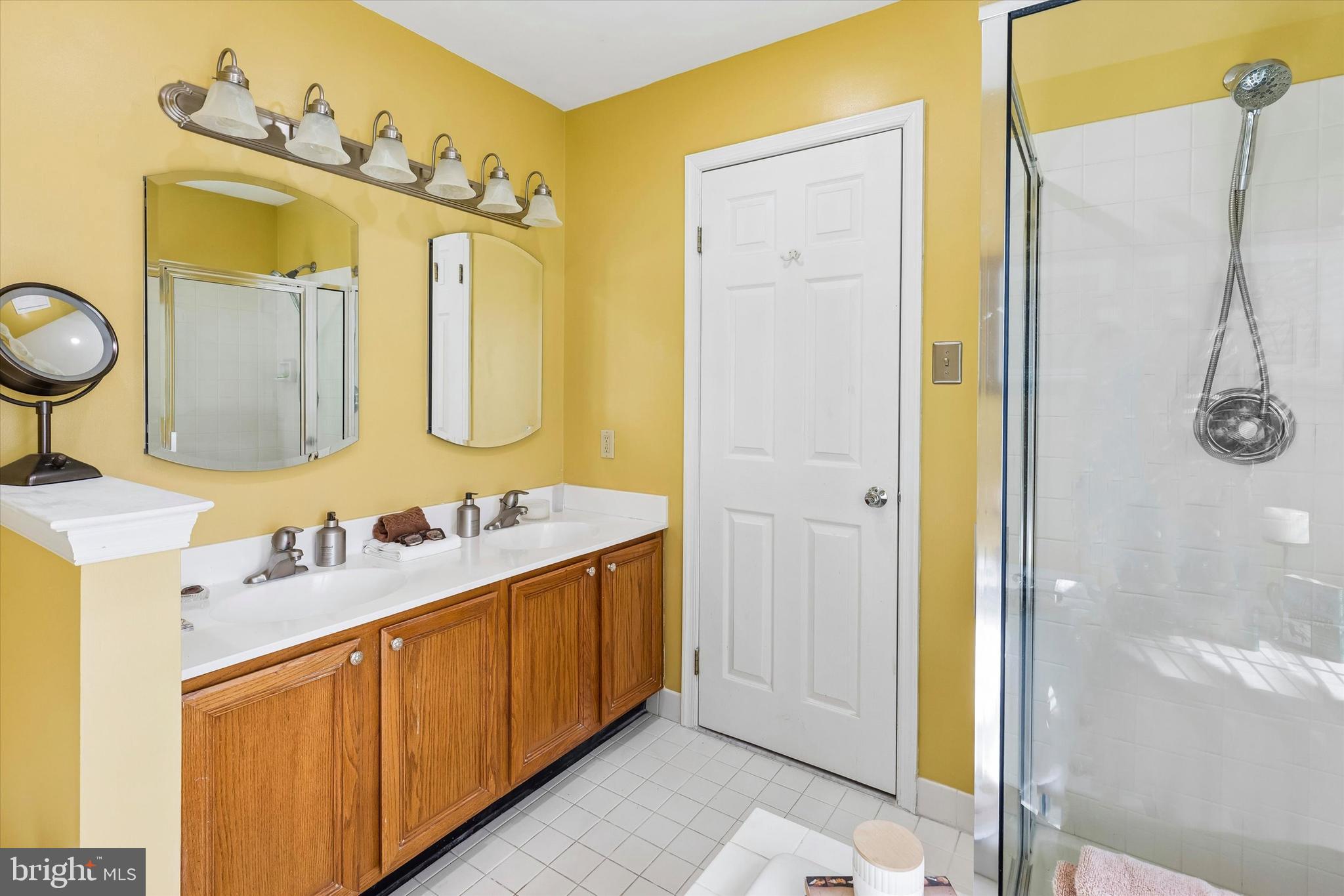 THORNHILL - Residential