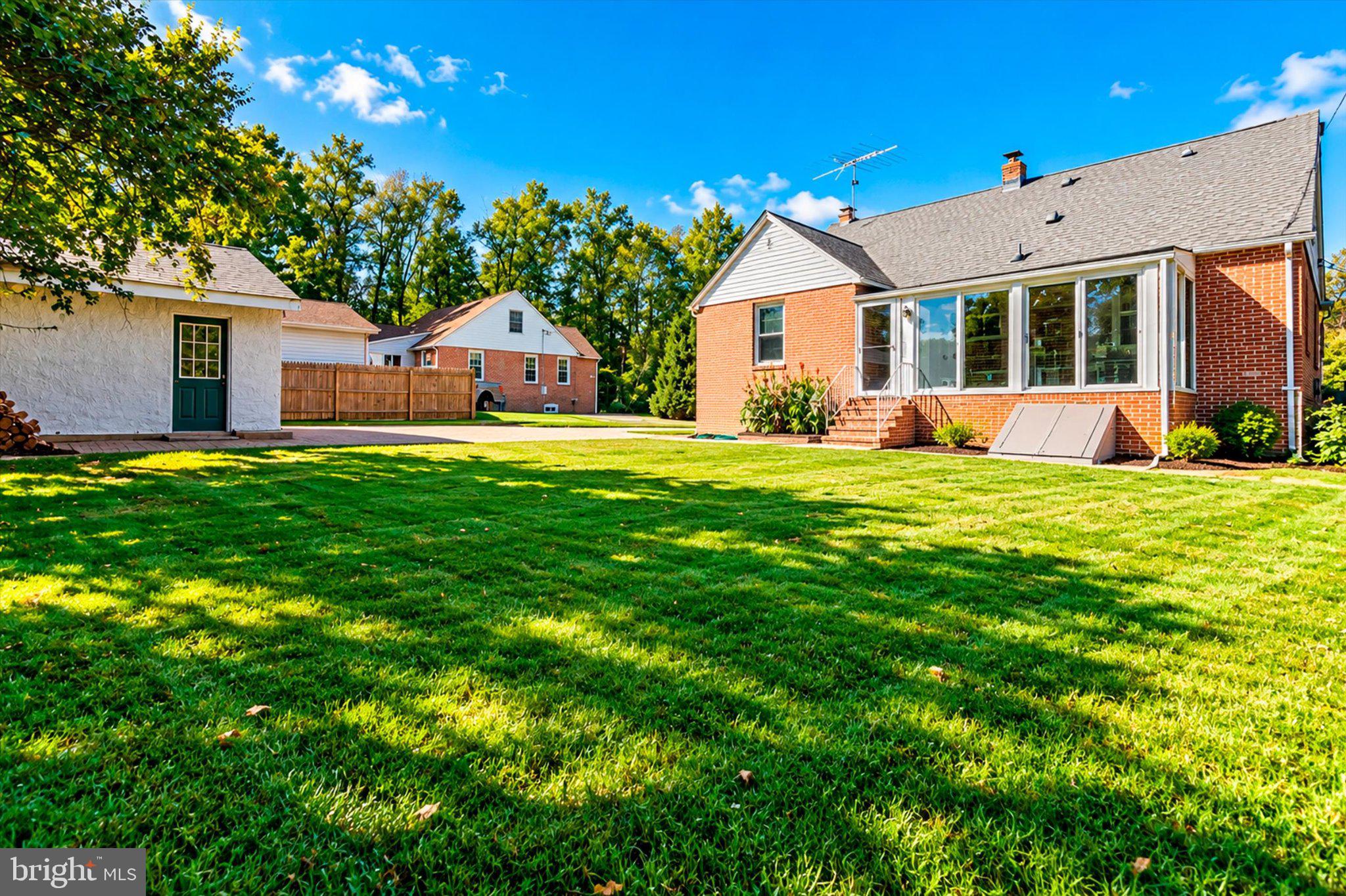 1807 SUNNYSIDE LANE