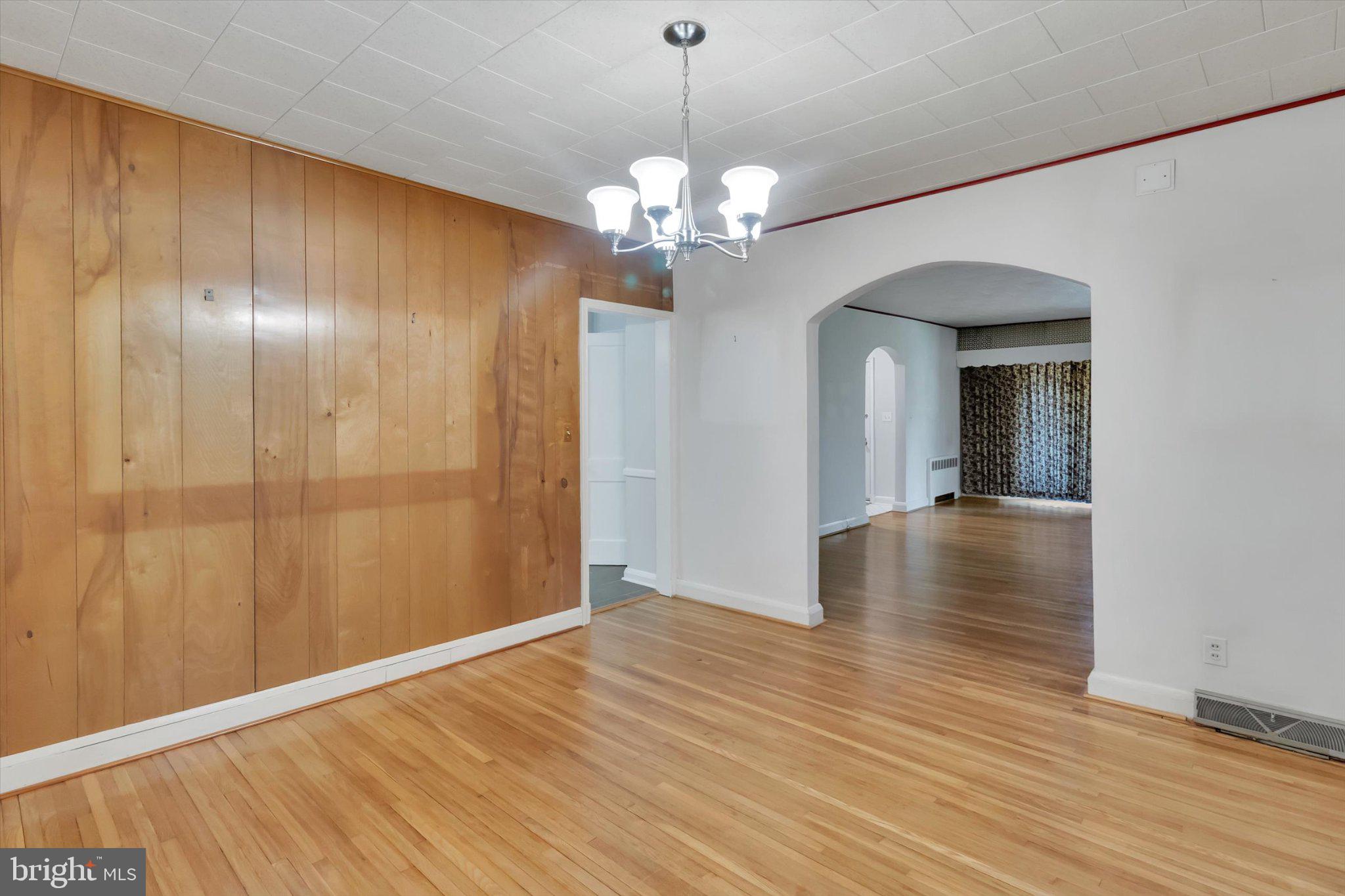 1807 SUNNYSIDE LANE
