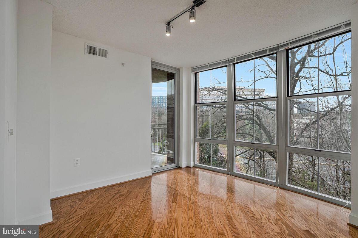 CARLTON HOUSE - Residential