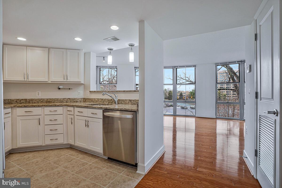 CARLTON HOUSE - Residential