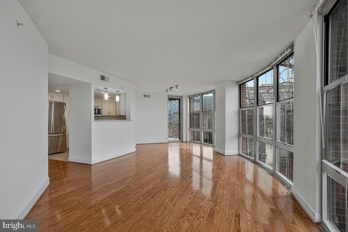 CARLTON HOUSE - Residential