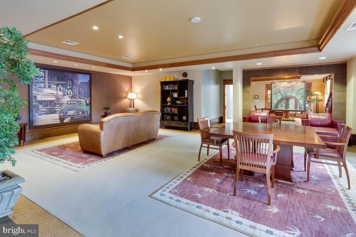 CARLTON HOUSE - Residential