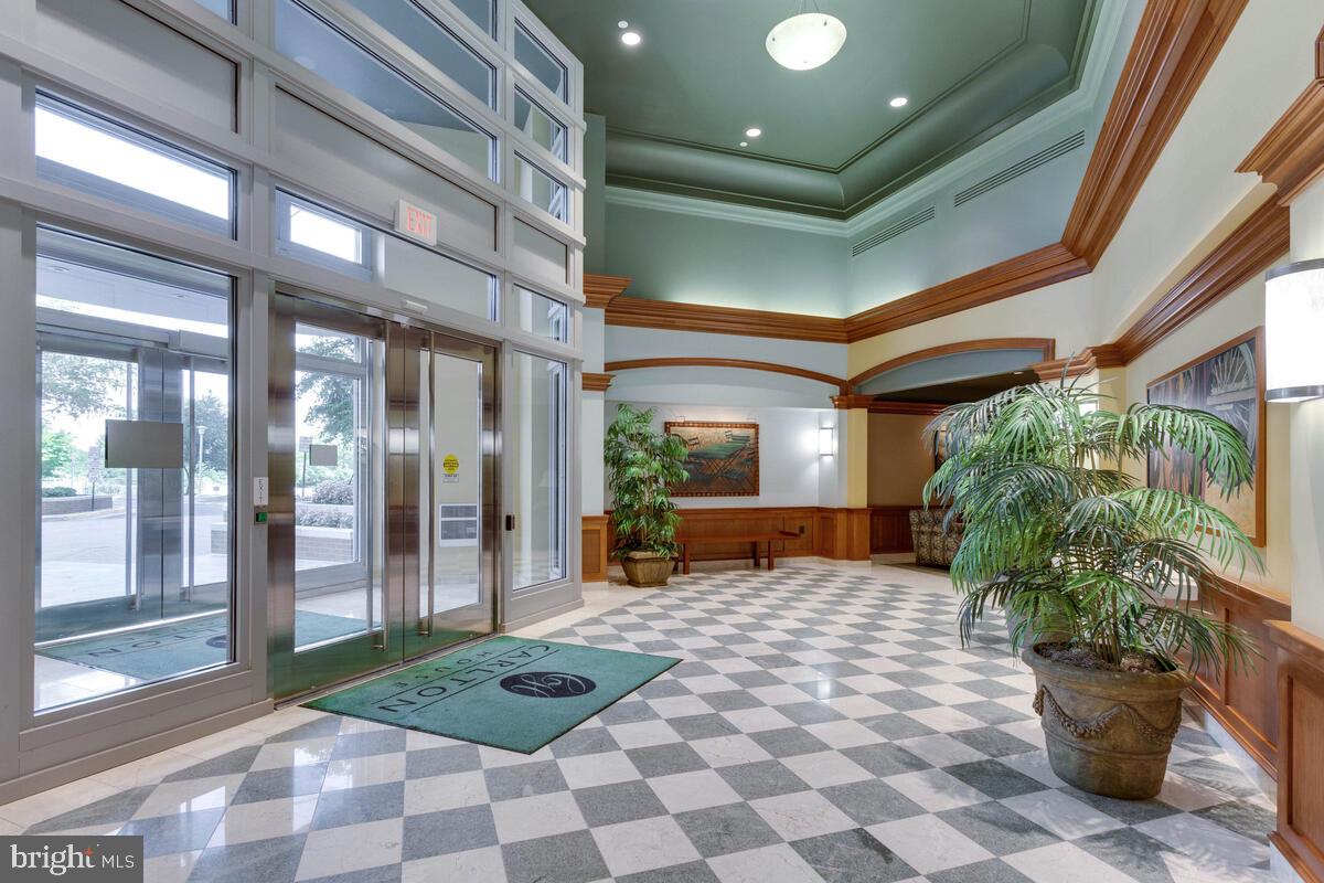 CARLTON HOUSE - Residential