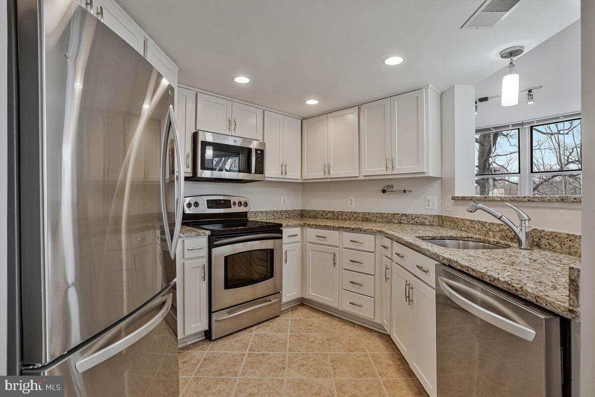 CARLTON HOUSE - Residential