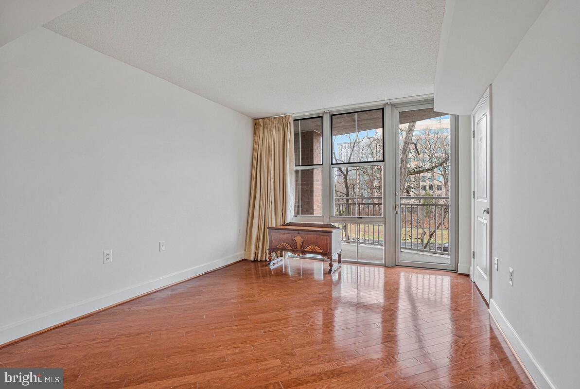 CARLTON HOUSE - Residential