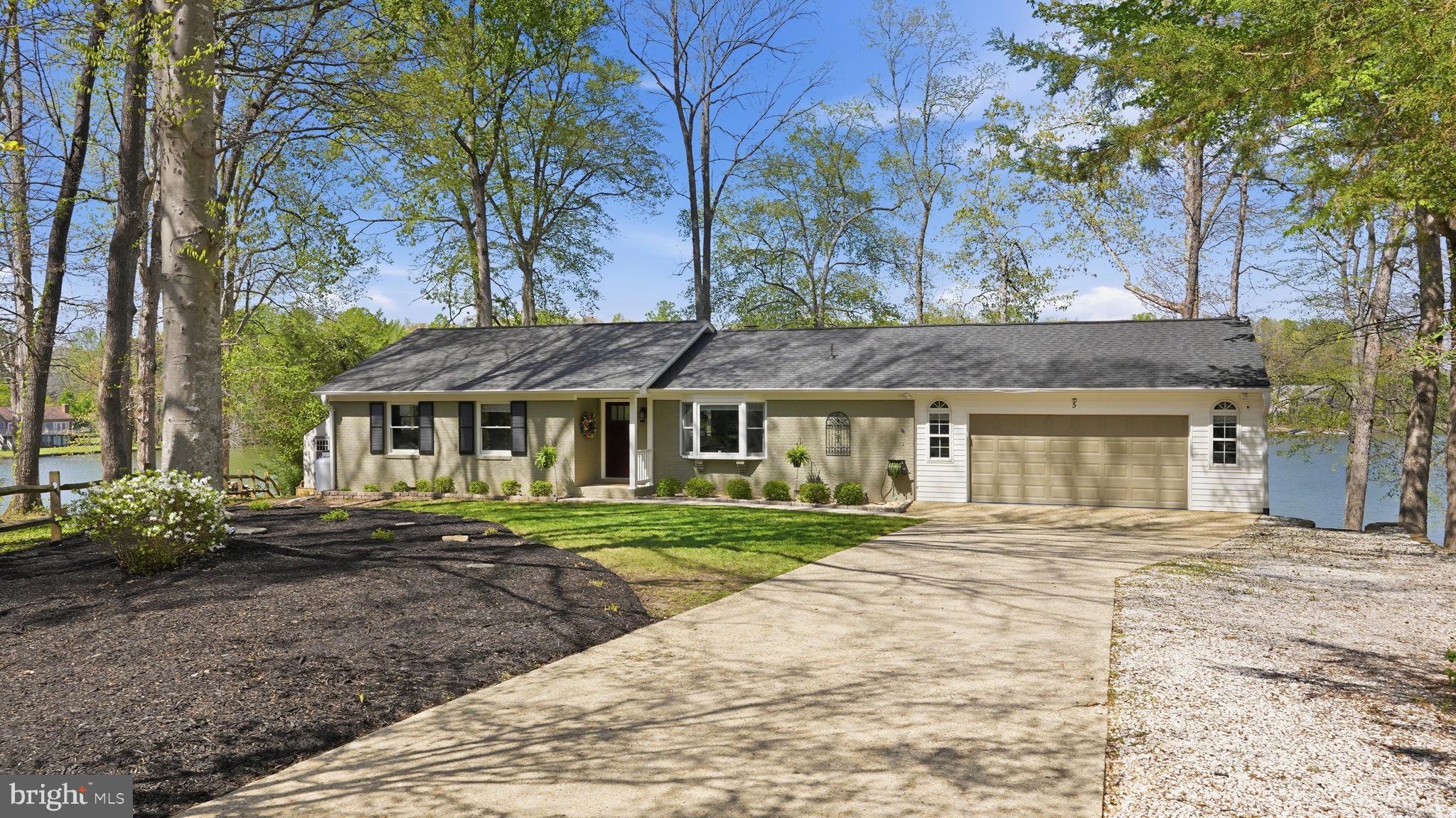 LAKE LAND - Residential