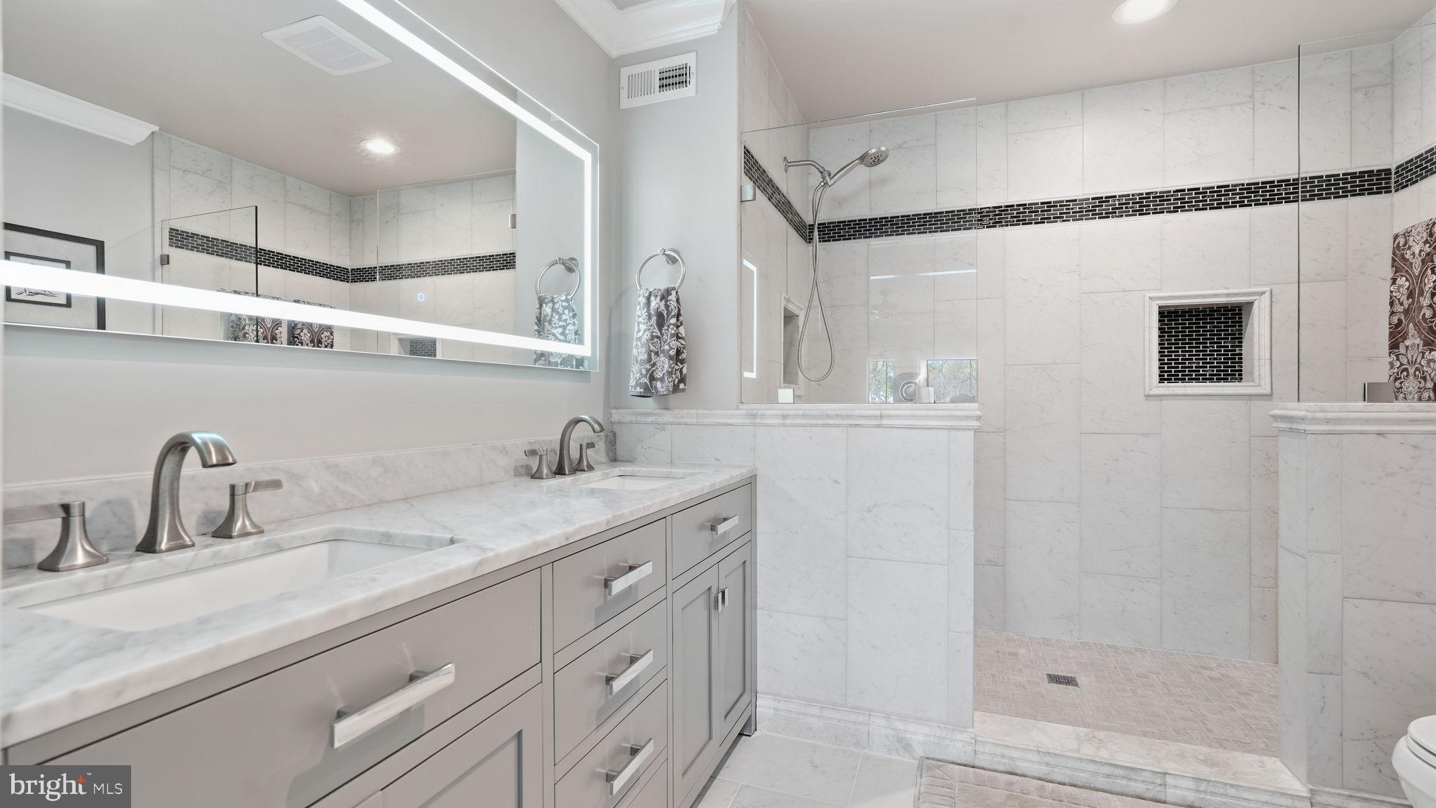 LAKE LAND - Residential