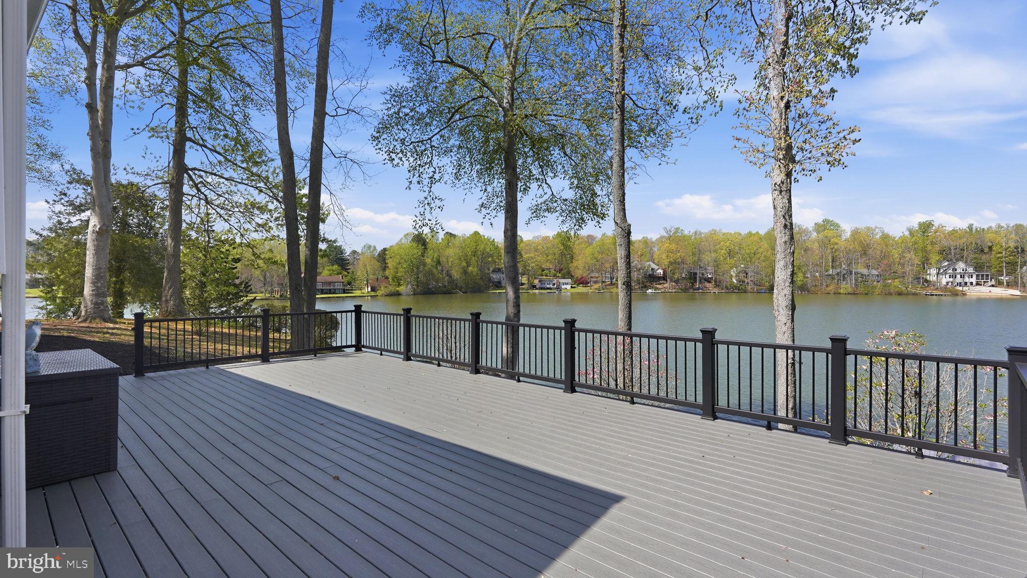 LAKE LAND - Residential