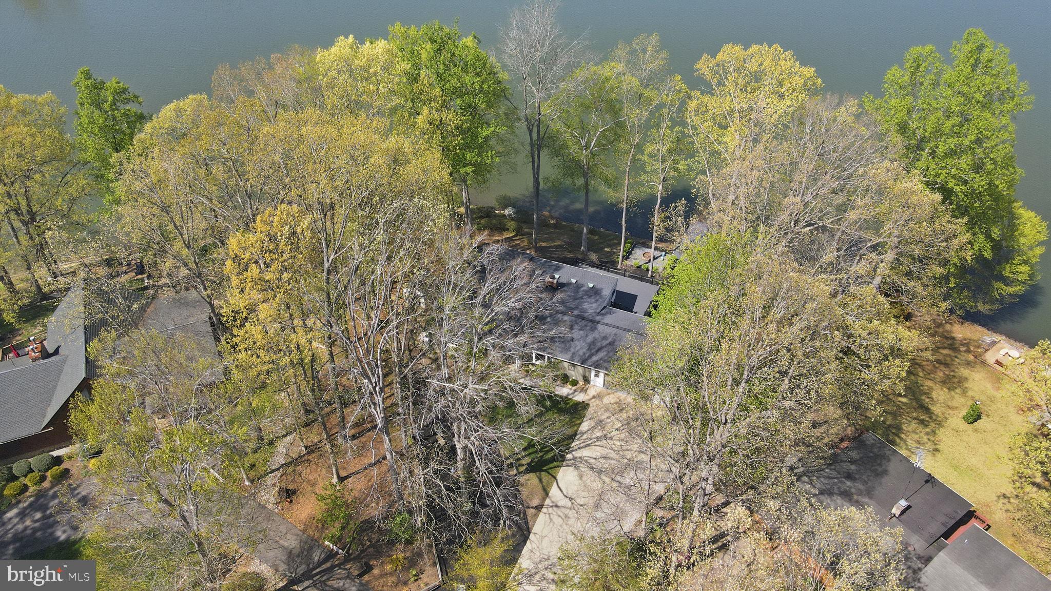 LAKE LAND - Residential