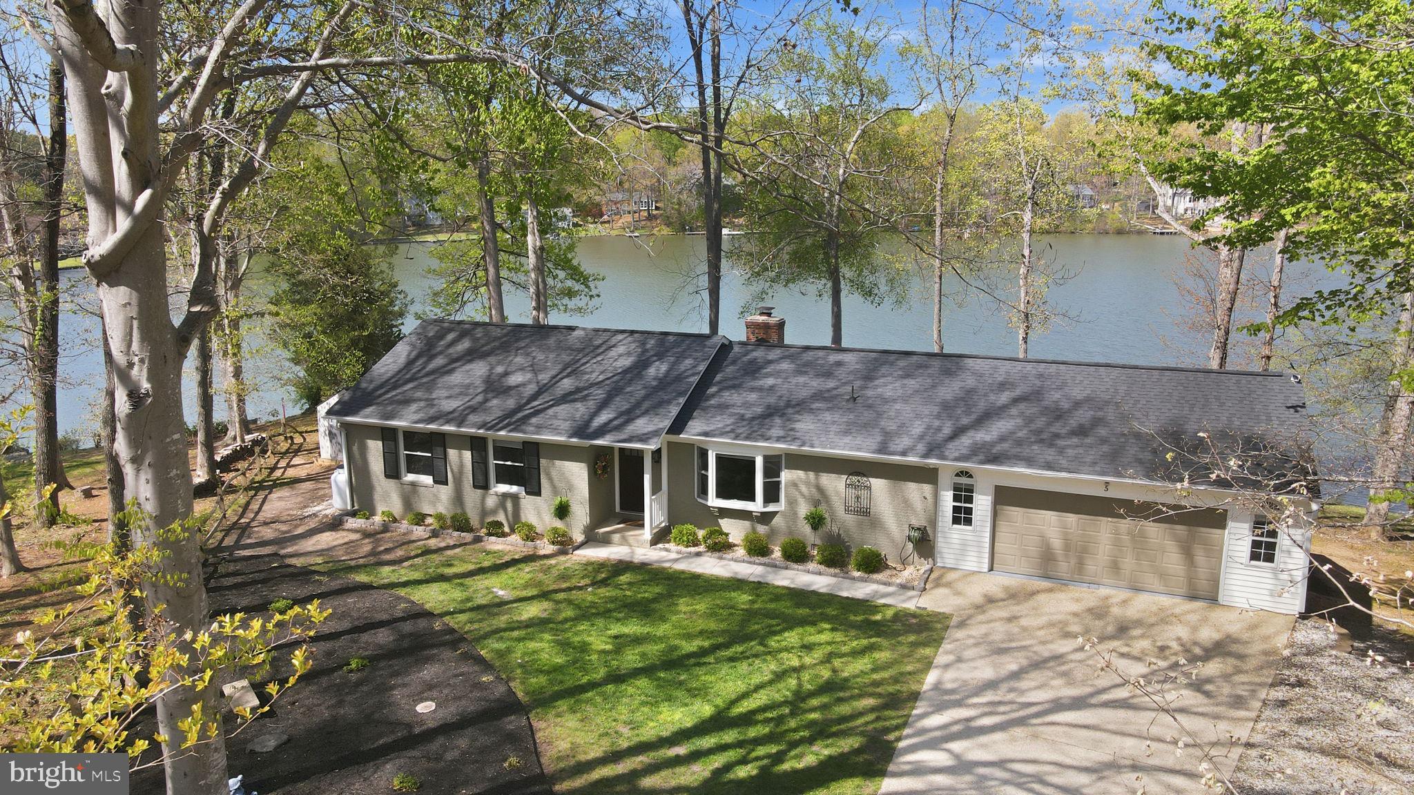 LAKE LAND - Residential