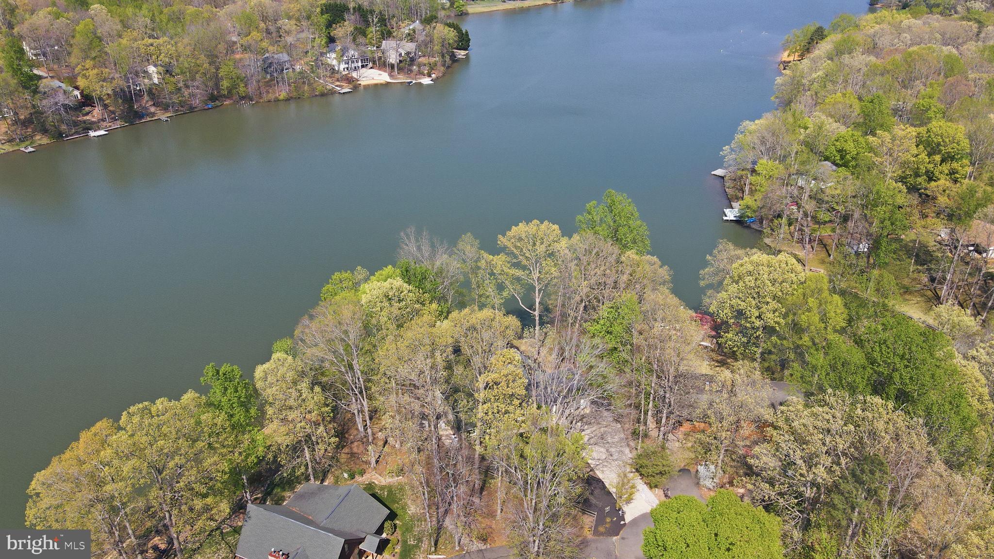 LAKE LAND - Residential